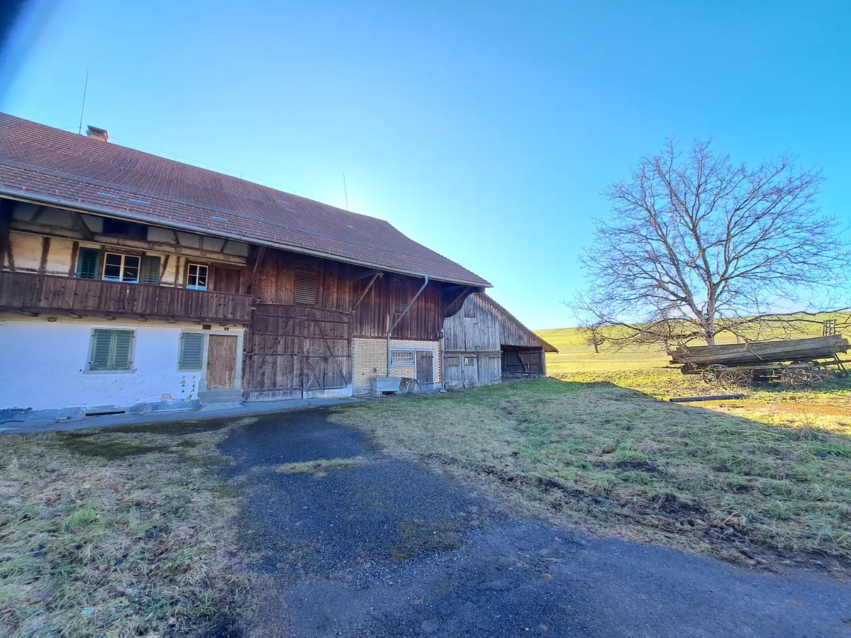 Ein Bauernhaus von aussen.